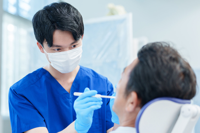 セラミック歯が割れて歯医者を受診した人