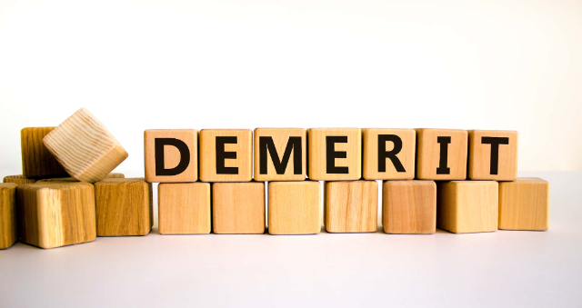 前歯を入れ歯にする場合のデメリットを説明するイメージ