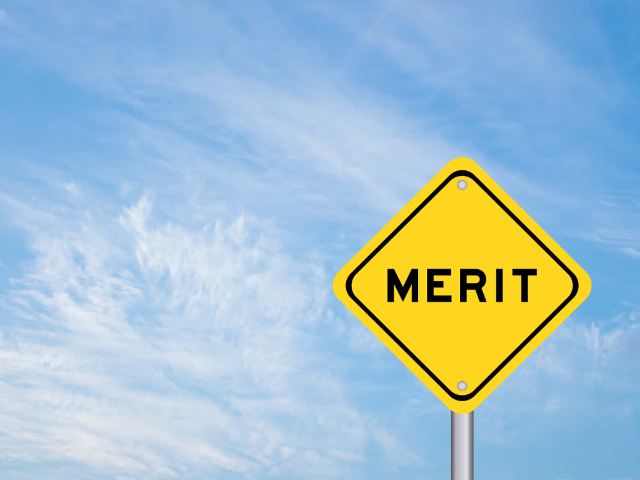 前歯を入れ歯にする場合のメリットを説明するイメージ