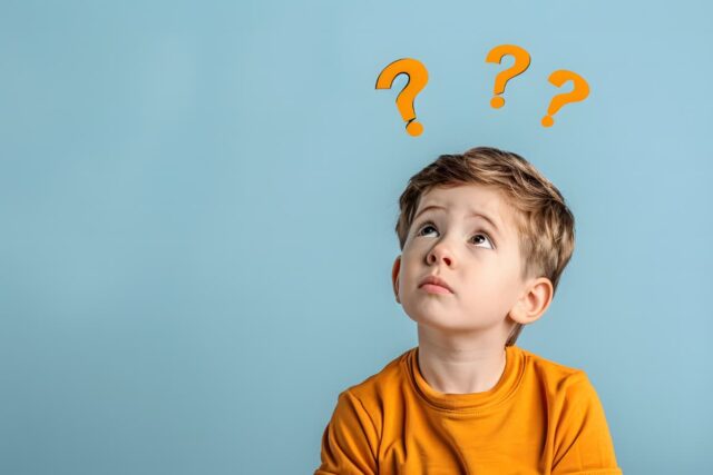 小児矯正はどれくらいかかるのか考える男の子