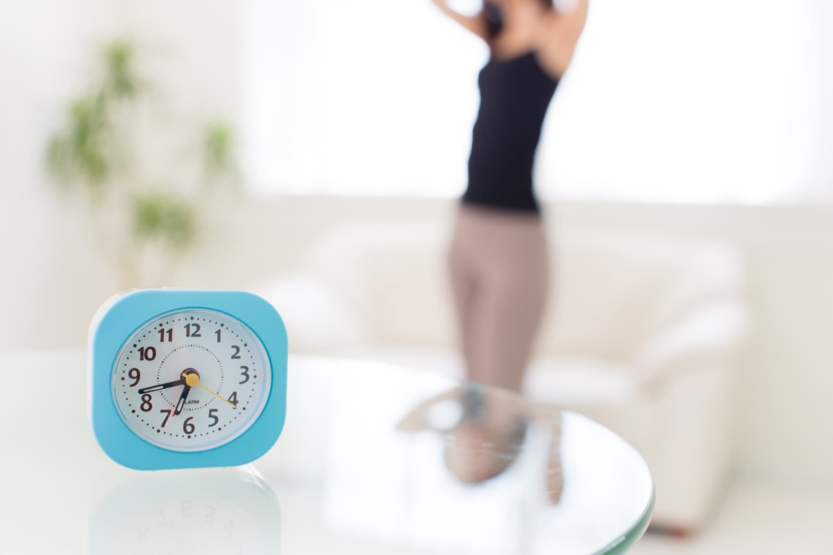 7時前に起床した女性