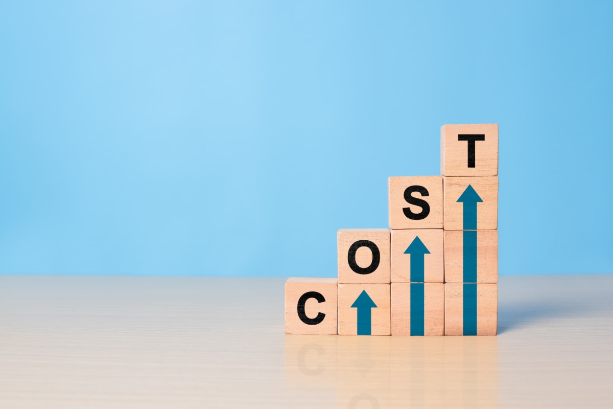 コストと書かれたブロックと上向きの矢印